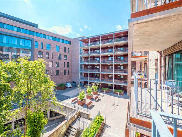 2 Bedroom Flat To Rent In Brandfield Street, Edinburgh, EH3