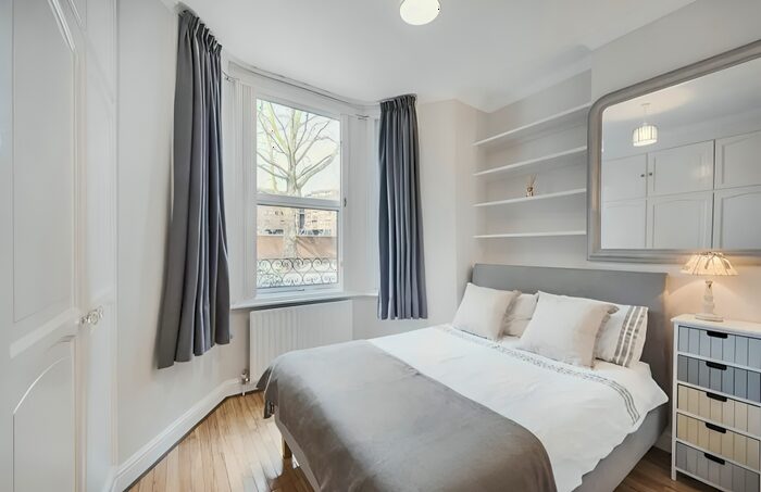 2 Bedroom House To Rent In Cremorne Road, London, SW10