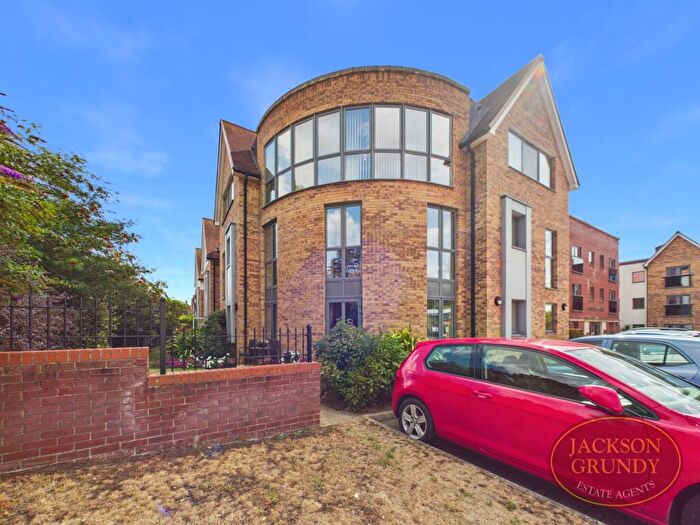 2 Bedroom Apartment For Sale In Wellingborough Road, Northampton, NN3