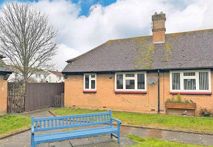 1 Bedroom Semi-Detached Bungalow For Sale In Russell Close, Crayford, Dartford, DA1