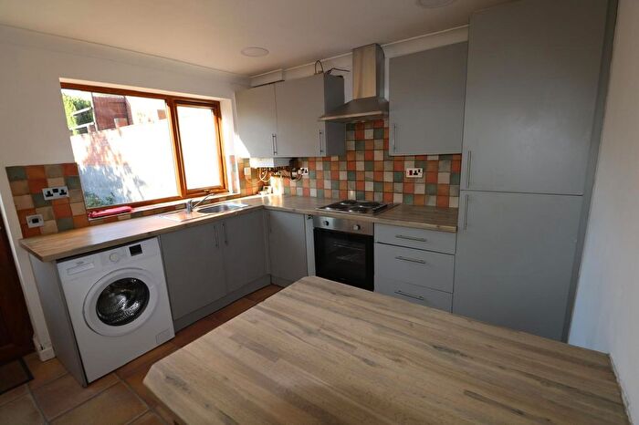 2 Bedroom Flat To Rent In Thorneywood Rise, Nottingham, NG3