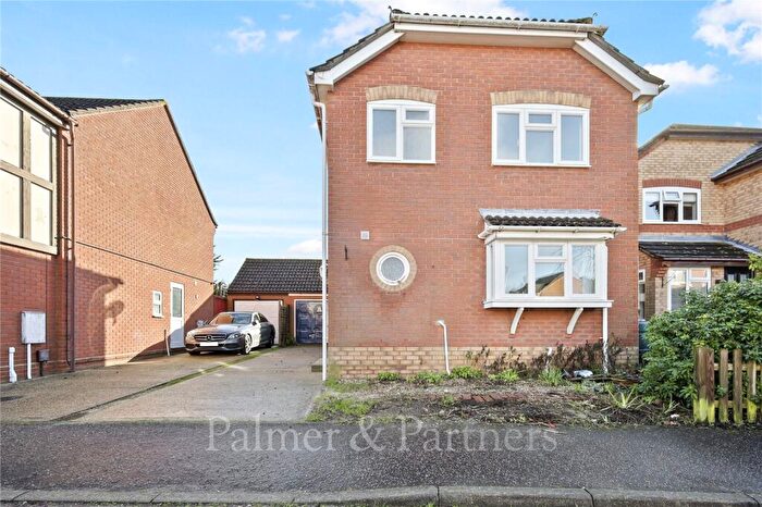 3 Bedroom Detached House To Rent In Beaumont Close, Colchester, Essex, CO4