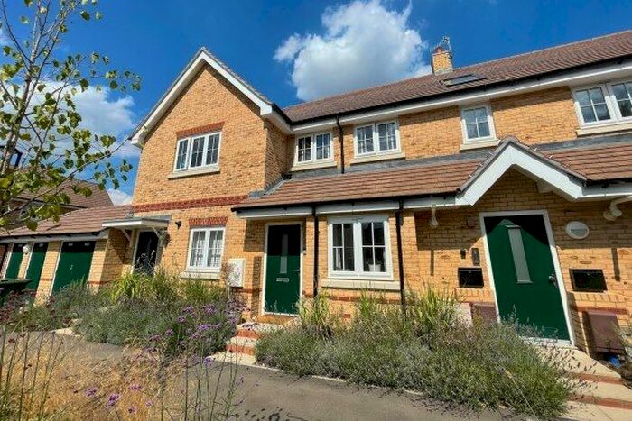 2 Bedroom Maisonette To Rent In George Smart Close, Tunbridge Wells, TN2