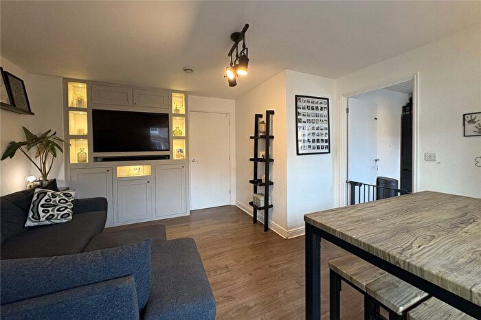 2 Bedroom Flat For Sale In Bell Chase, Aldershot, Hampshire, GU11