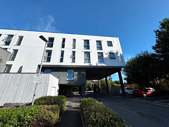 2 Bedroom Flat To Rent In High Street, Bristol, BS48