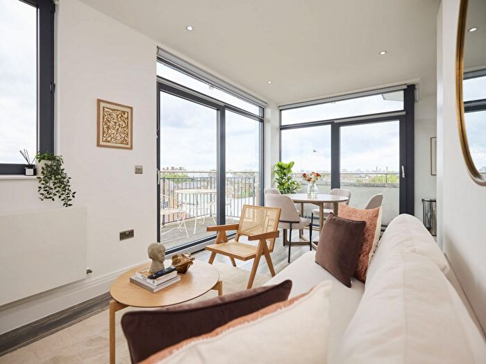 2 Bedroom Flat To Rent In Manor Park Road, London, NW10