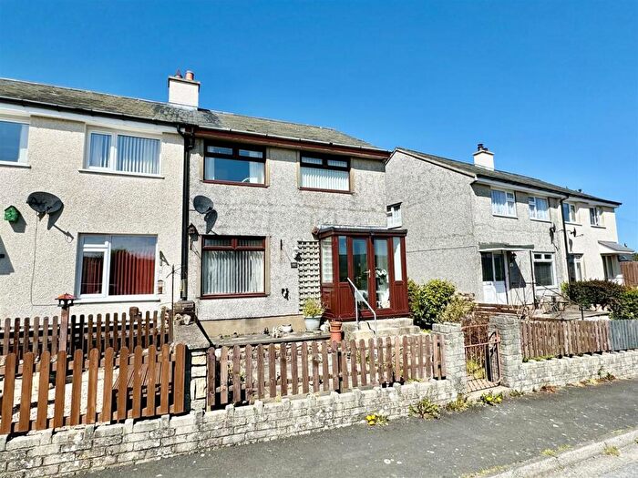 3 Bedroom Semi-Detached House For Sale In Cae Hendy, Llanbedrog, LL53