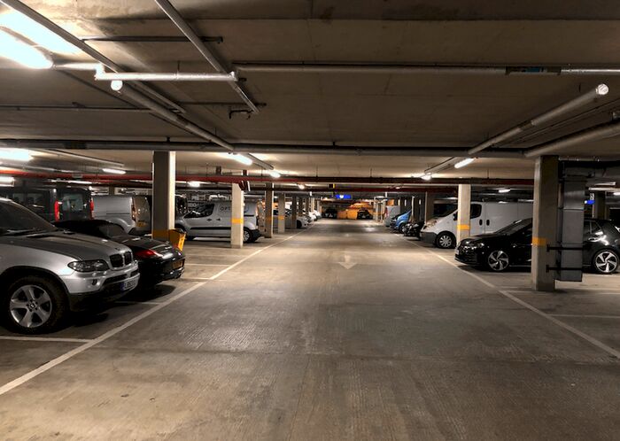 Garage / Parking To Rent In Plough Lane, Wimbledon, London, SW17