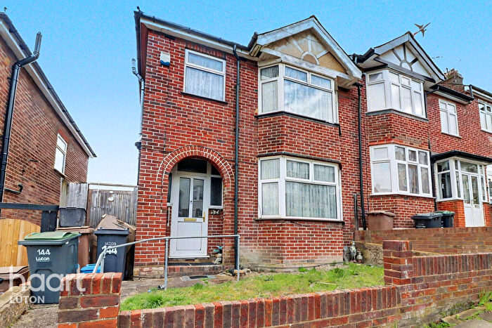 3 Bedroom End Of Terrace House For Sale In Strathmore Avenue, Luton, LU1
