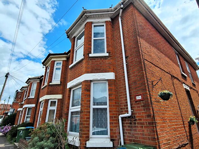 3 Bedroom Semi-Detached House To Rent In Harold Road, Southampton, Hampshire, SO15