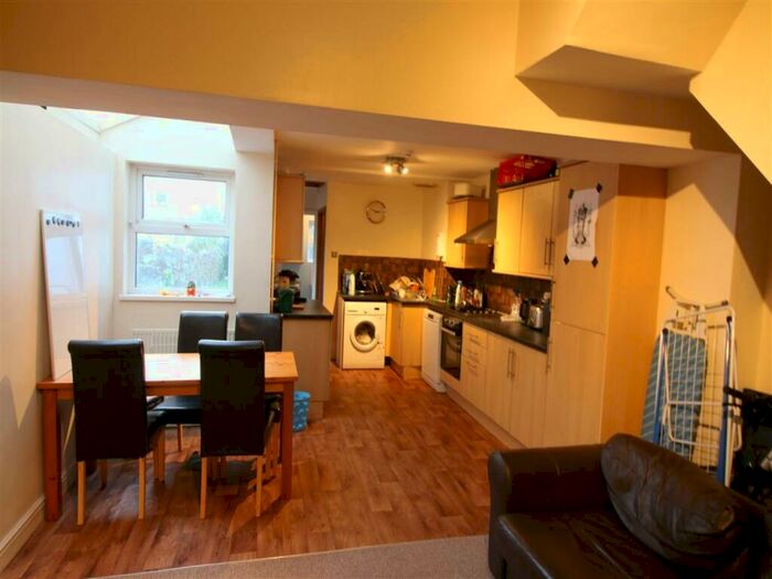 5 Bedroom House To Rent In Donald Street, Roath, CF24