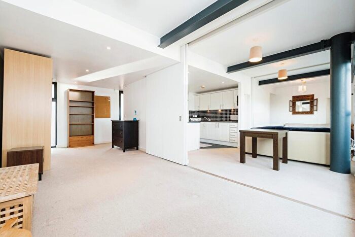 2 Bedroom Flat For Sale In Channelsea Road, London, E15