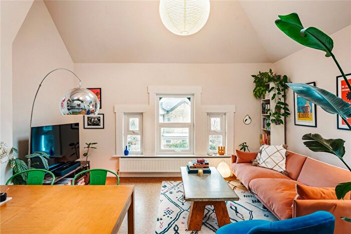 2 Bedroom Flat For Sale In Forest Hill Road, East Dulwich, London, SE22