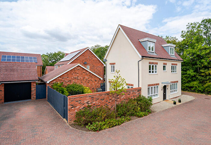 5 Bedroom Detached House For Sale In Southdown Grove, Whitehouse, Milton Keynes, MK8