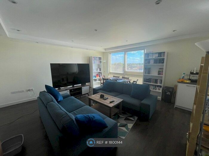 2 Bedroom Flat To Rent In Orchard Road, Richmond, TW9