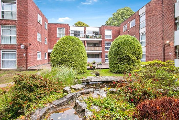 3 Bedroom Flat For Sale In Wellington Road, Bournemouth, Dorset, BH8
