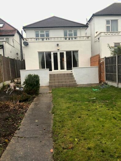 4 Bedroom Detached House To Rent In Broad Walk, London, E18