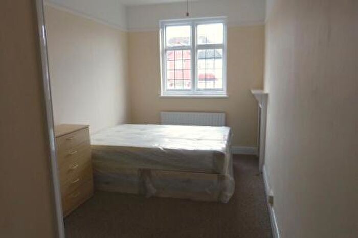 Studio To Rent In London, NW11