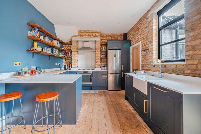 3 Bedroom Detached House To Rent In Glasford Street, London, SW17