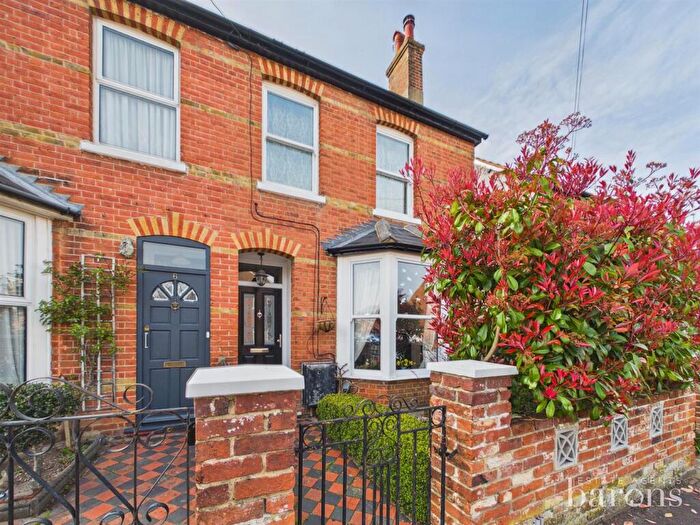 4 Bedroom Semi Detached House For Sale In Rayleigh Road, Basingstoke, RG21