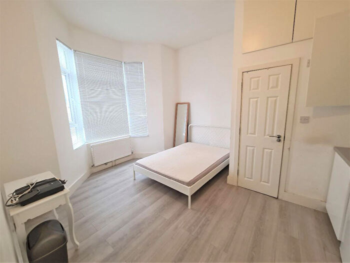 Studio To Rent In Neasdon Lane, London, NW10