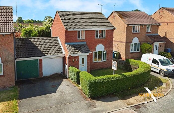 3 Bedroom Link Detached House For Sale In Welham Grove, Retford, Nottinghamshire, DN22