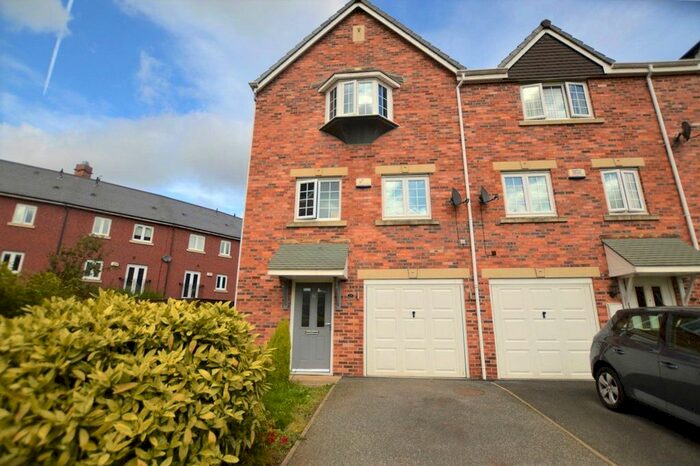 4 Bedroom Town House To Rent In Castle Lodge Court, Rothwell, Leeds, LS26