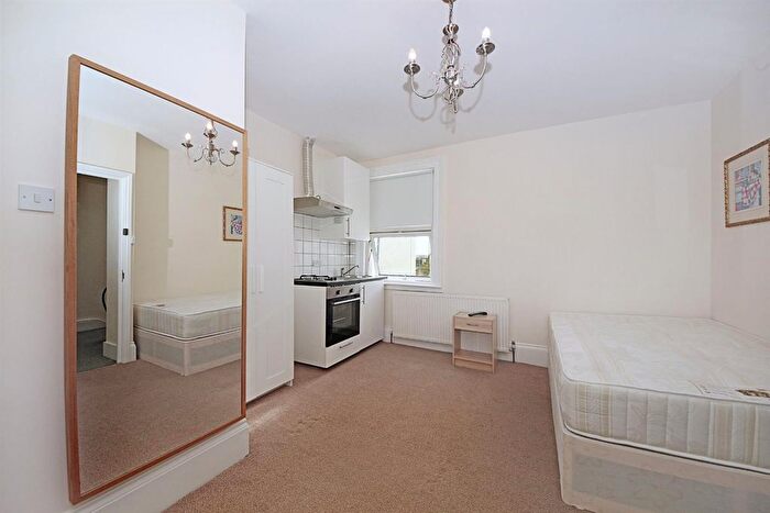 Studio To Rent In Uxbridge Road, W3