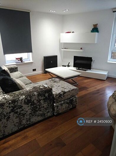 2 Bedroom Flat To Rent In Watts Street, London Uk, E1W