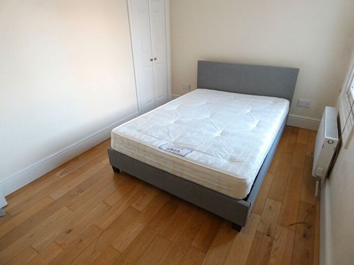 1 Bedroom Flat To Rent In Hewlett Road, Bow, E3