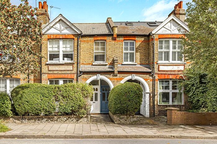 2 Bedroom Flat For Sale In Emlyn Road, Shepherds Bush, W12