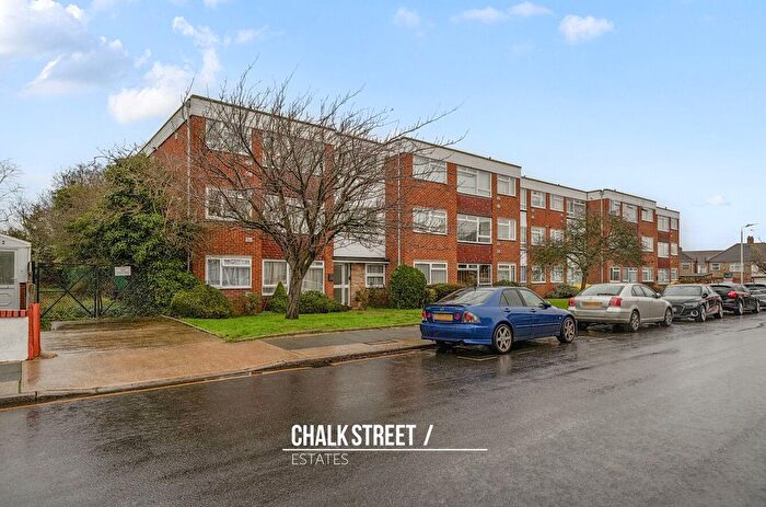 2 Bedroom Flat For Sale In Petands Court, Randall Drive, Hornchurch, RM12