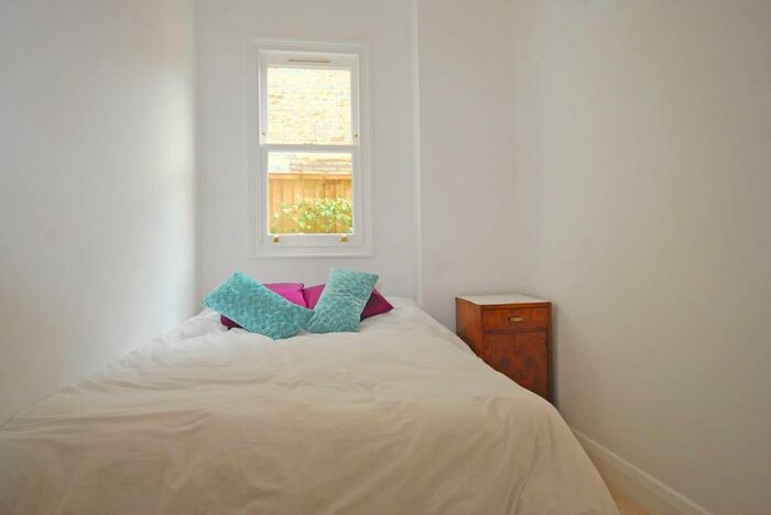 2 Bedroom Flat To Rent In Elmwood Road, Herne Hill, London, SE24
