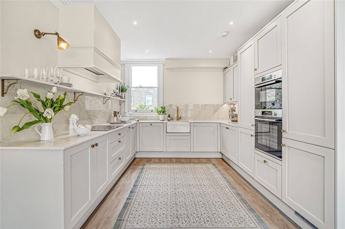 4 Bedroom Flat To Rent In Hearnville Road, London, SW12