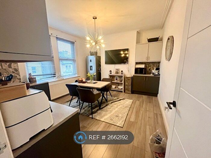 2 Bedroom Flat To Rent In Avington Grove, London, SE20