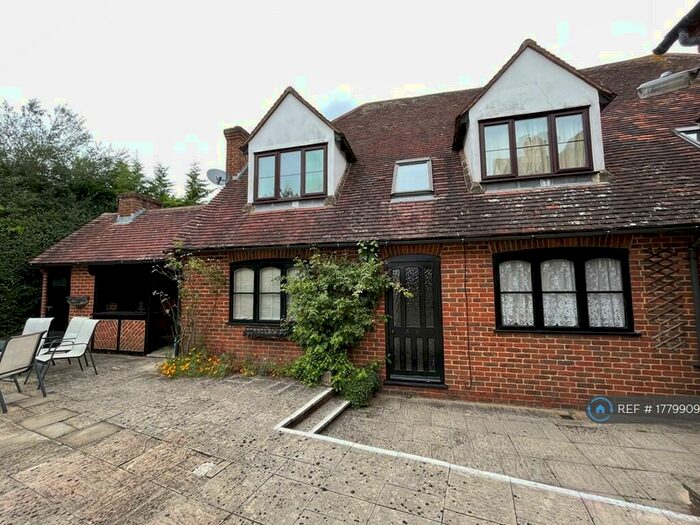 1 Bedroom Flat To Rent In Red Lion Way, Wooburn Green, High Wycombe, HP10