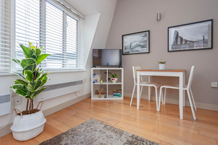 1 Bedroom Apartment To Rent In Battersea Rise, London, ., SW11