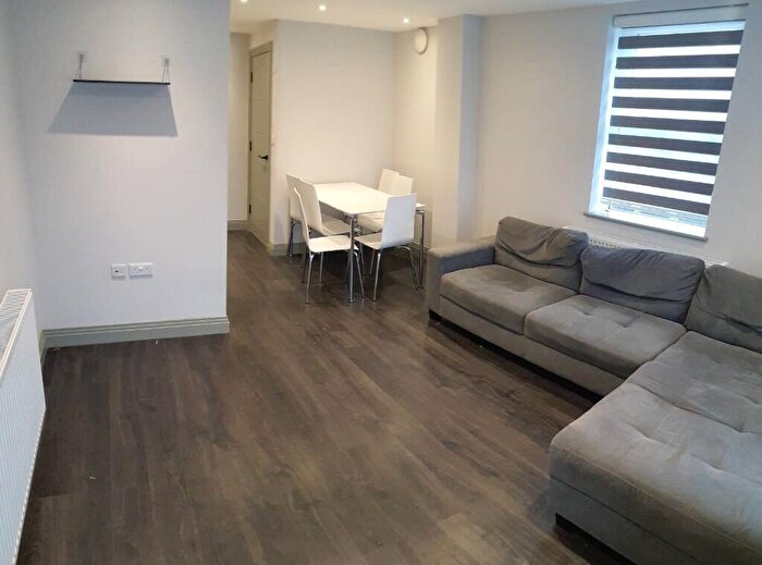 3 Bedroom Semi-Detached House To Rent In Marnock Road, London, SE4