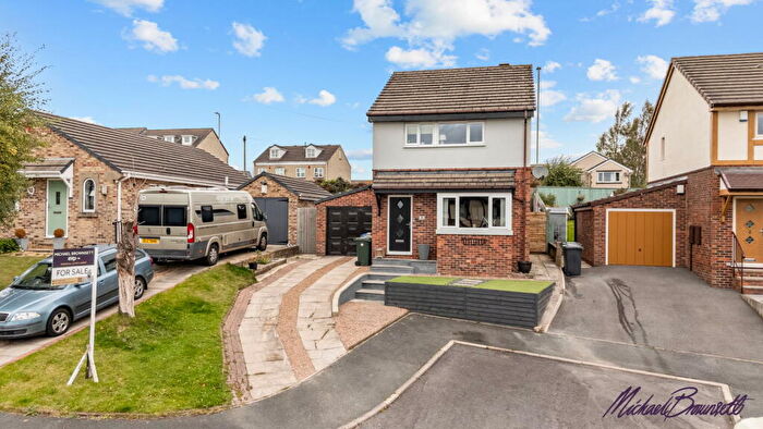 3 Bedroom Detached House For Sale In Shire Close, Bradford, BD6