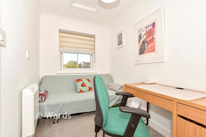 2 Bedroom Apartment For Sale In Station Road West, Canterbury, Kent, CT2