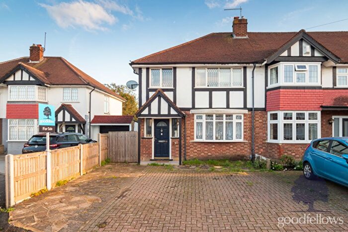 3 Bedroom End Of Terrace House To Rent In Chestnut Close, Carshalton, SM5
