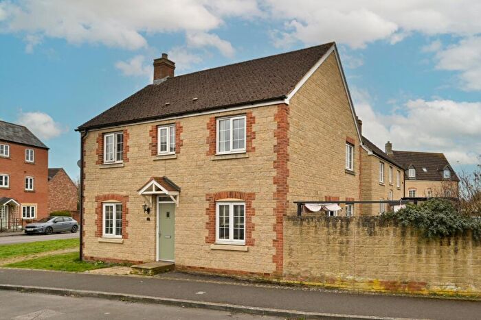 4 Bedroom Detached House For Sale In Pathfinder Way, Oakhurst, Swindon, SN25