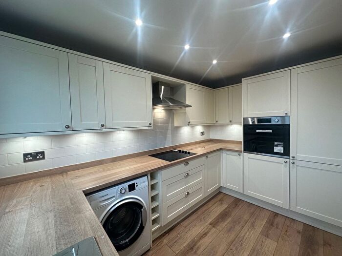 3 Bedroom Terraced House To Rent In Luke Lane, Thongsbridge, Holmfirth, HD9