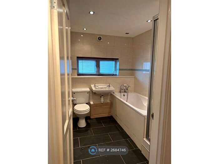 2 Bedroom Flat To Rent In Walker Court, Cumnock, KA18