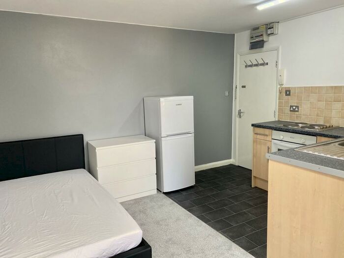 1 Bedroom Flat To Rent In Chapel Lane, Leeds, LS6