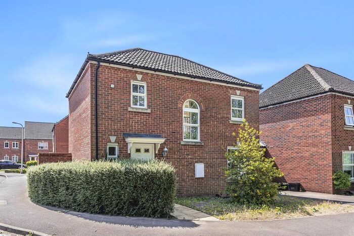 3 Bedroom Detached House To Rent In Dowles Green, Wokingham, RG40