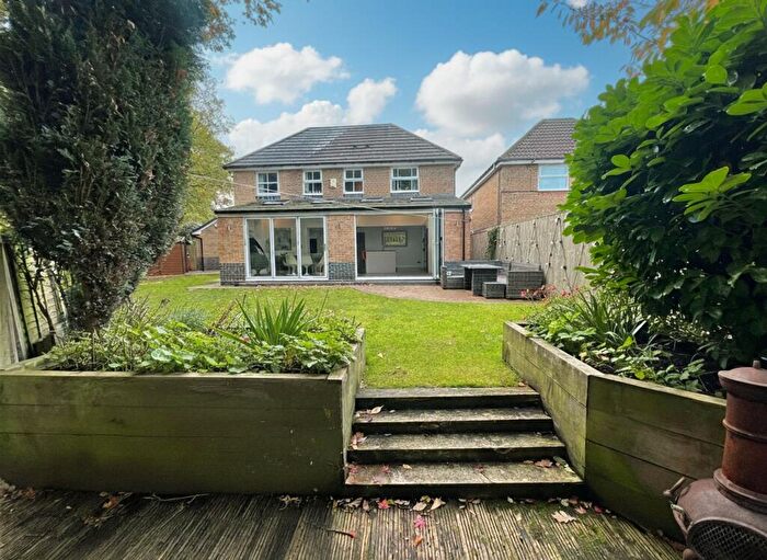 4 Bedroom Detached House For Sale In The Muirlands, Huddersfield, HD2