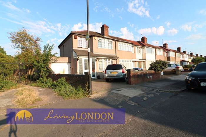 3 Bedroom Terraced House To Rent In Charlton Road, London, N9