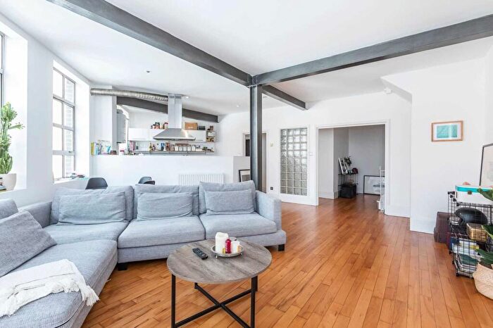 2 Bedroom Flat To Rent In Dingley Place, Clerkenwell, EC1V