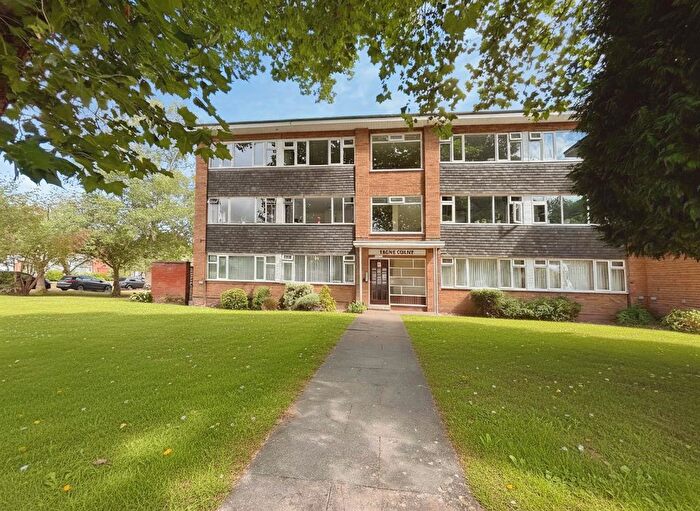 2 Bedroom Flat For Sale In Garrard Gardens, Sutton Coldfield, B73